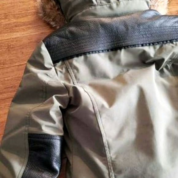 COPY - CMFR WOMENS EXCLUSIVE AVENUE PARKA XSMALL - Picture 5 of 9